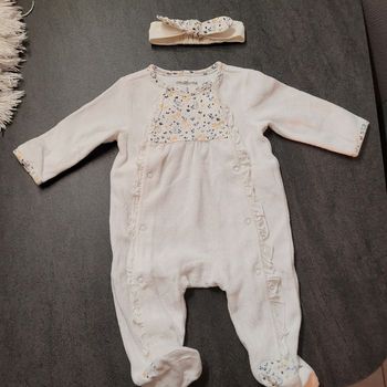 Lot de pyjama et bodys 3 mois