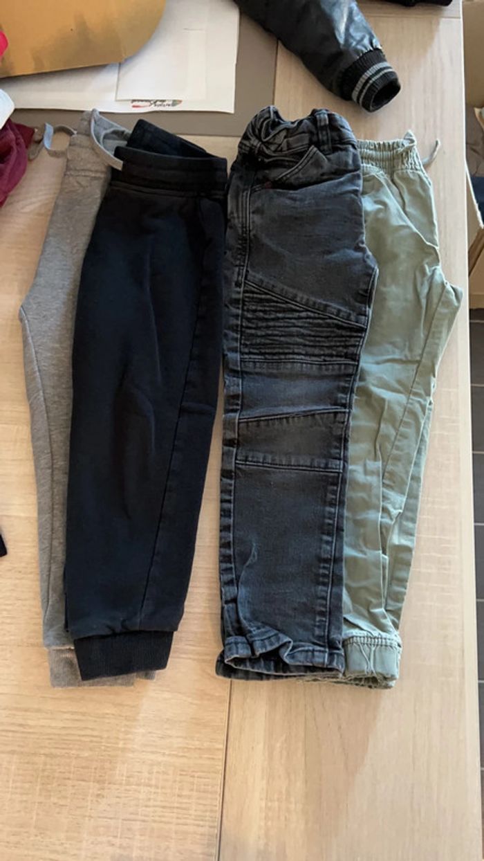 Lot de 46 vêtements garçon 4 ans - photo numéro 3