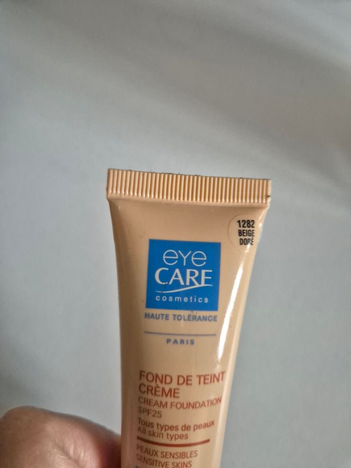 Fond de teint Eye Care beige doré - photo numéro 2