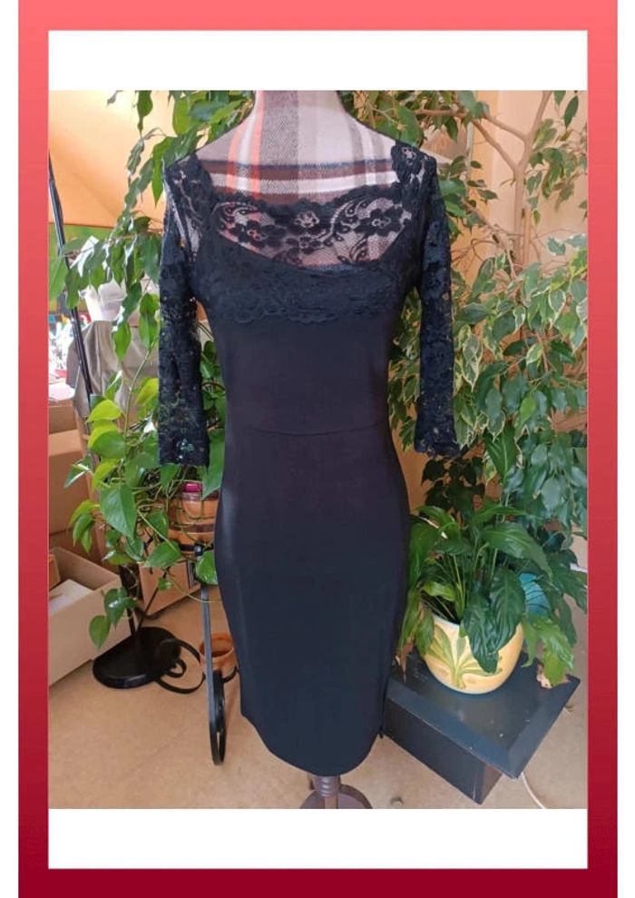 Robe noire et dentelle