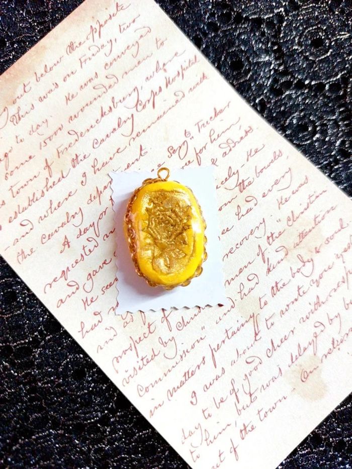 magnifique pendentif jaune avec poudre d'or - photo numéro 2