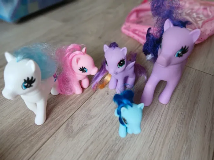 Lot poney et domino hello kitty - photo numéro 11