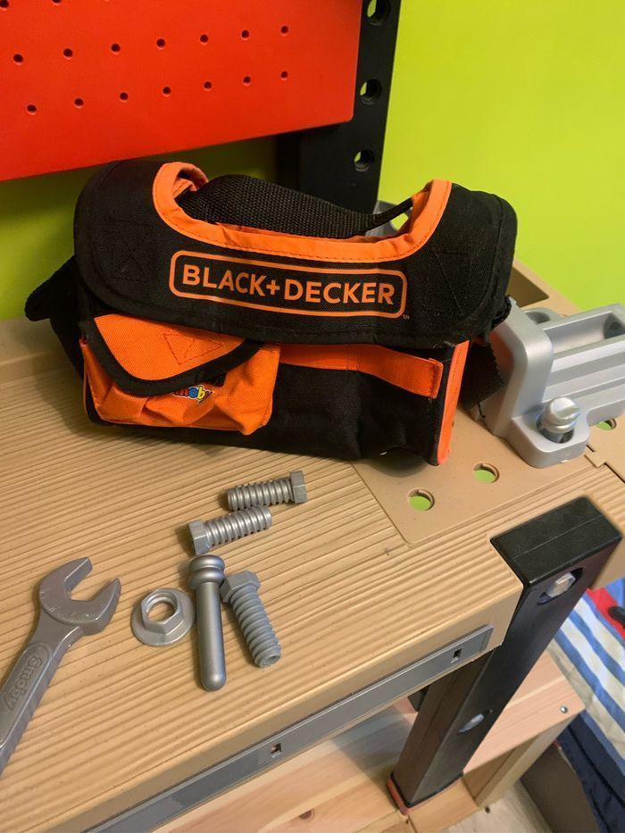 Établi blak et decker +outils +sacoche