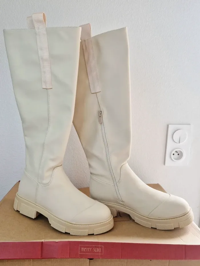 Bottes hautes | taille 39 | merry scott beige