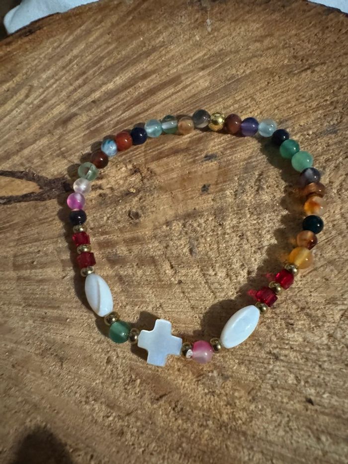 Bracelet réglable élastique pierres naturelles couleur et croix - photo numéro 4