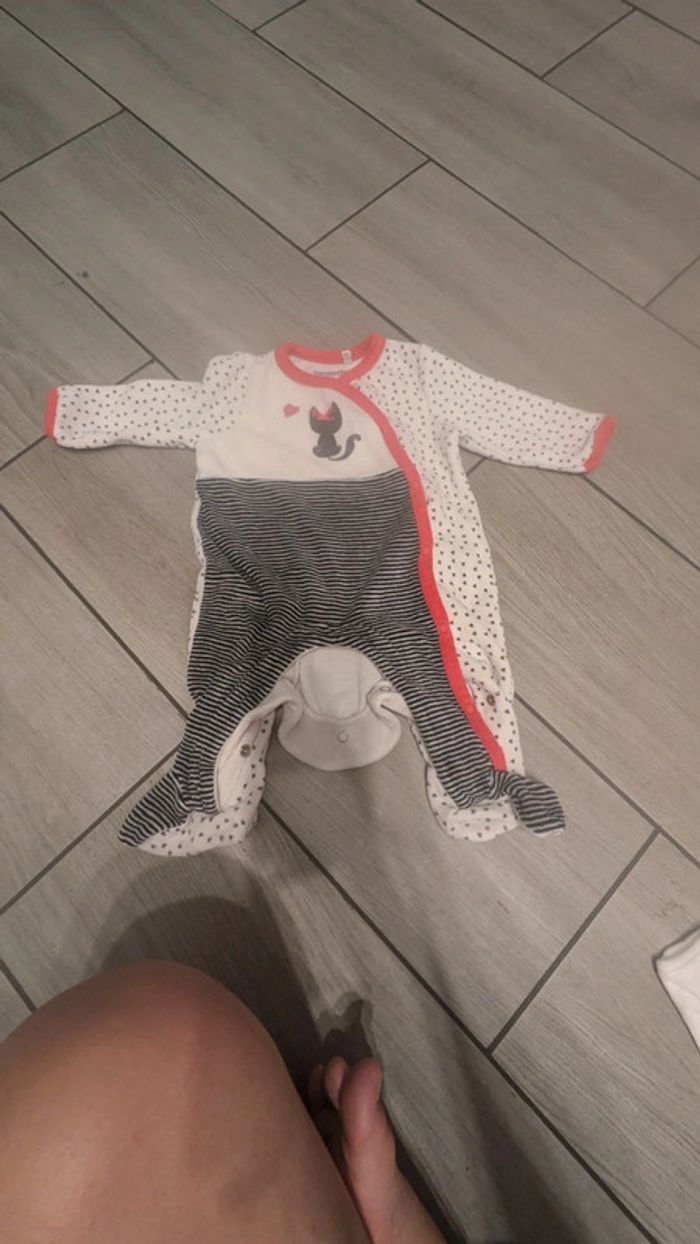 Lot pyjama 3 mois - photo numéro 2