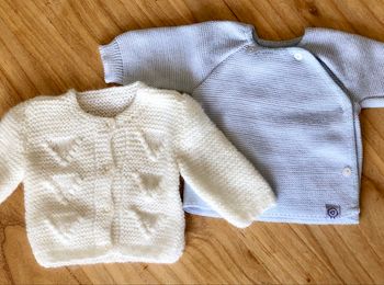 2 gilets nourrisson 1 mois