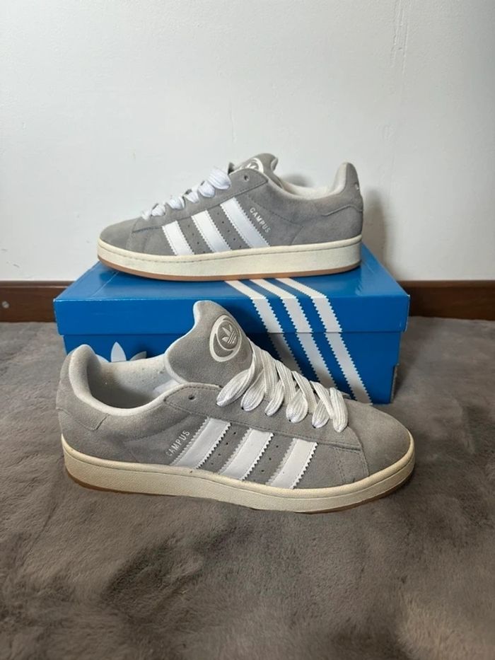 Adidas Campus 00s
42