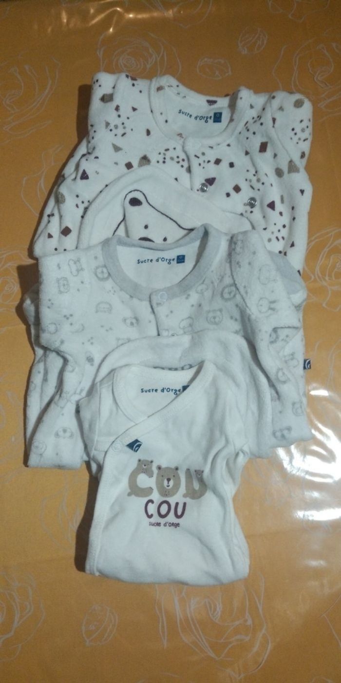 Lot 2Pyjamas + body naissance