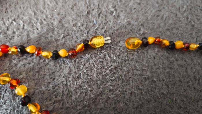 Collier ambre bébé - photo numéro 4