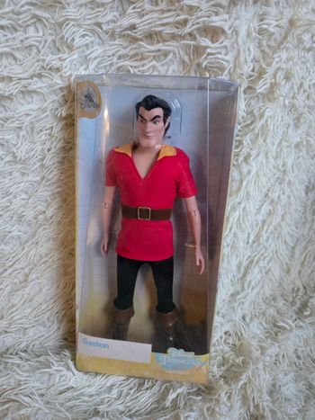 Barbie disney / poupée gaston villain disney store - disneyland paris