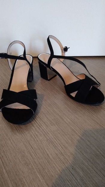 Sandales à talons carrés