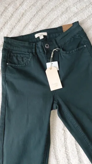 Pantalon taille S neuf
