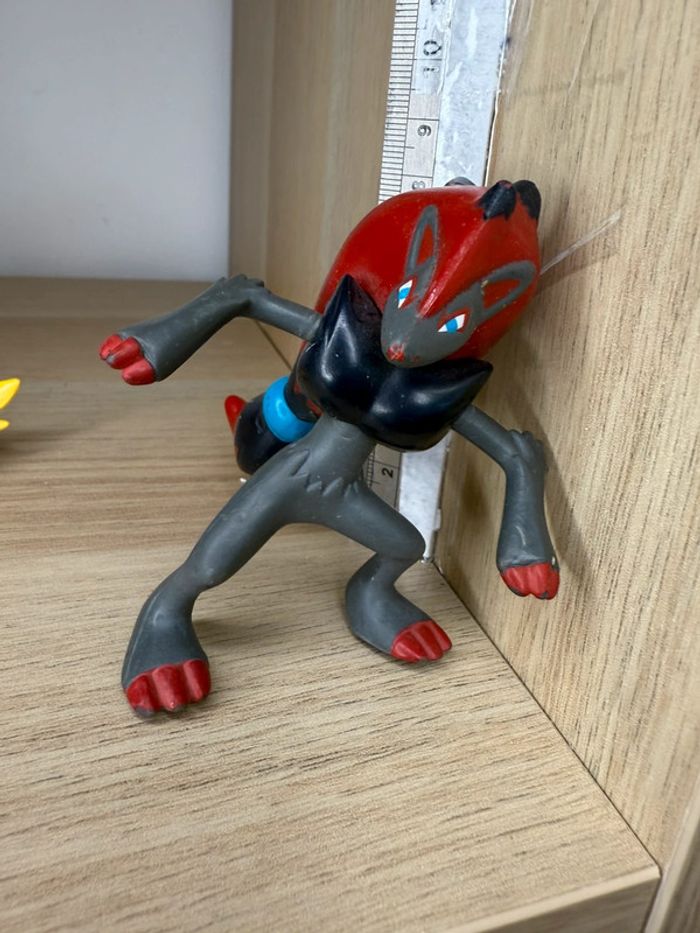 Figurine zoroark mc do Pokémon