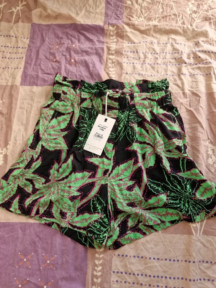 Short neuf S valeur 50€ Last Queen