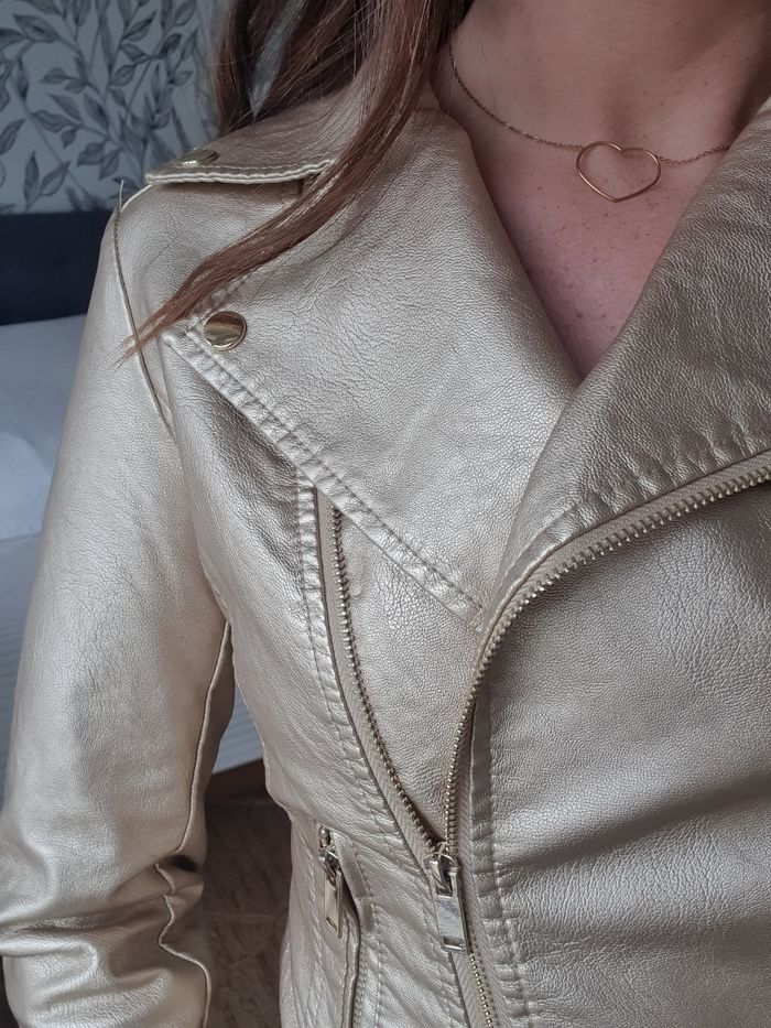 Perfecto simili cuir doré Dubaï
Taille XL - photo numéro 5