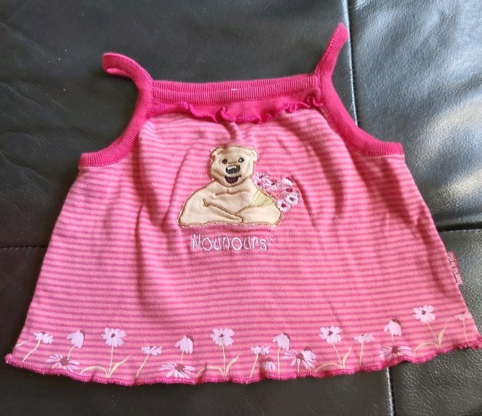 Tee-shirt fille sans manches 6 mois en très bon état (78)
