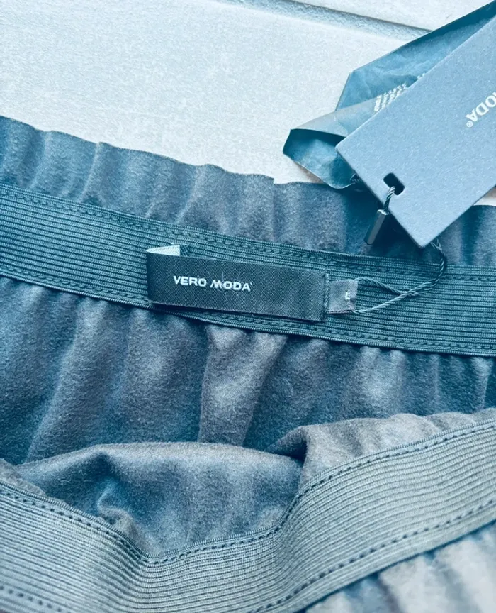 Magnifique jupe Vero Moda noire taille haute élastique neuve - photo numéro 3