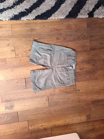 Short garçon gris