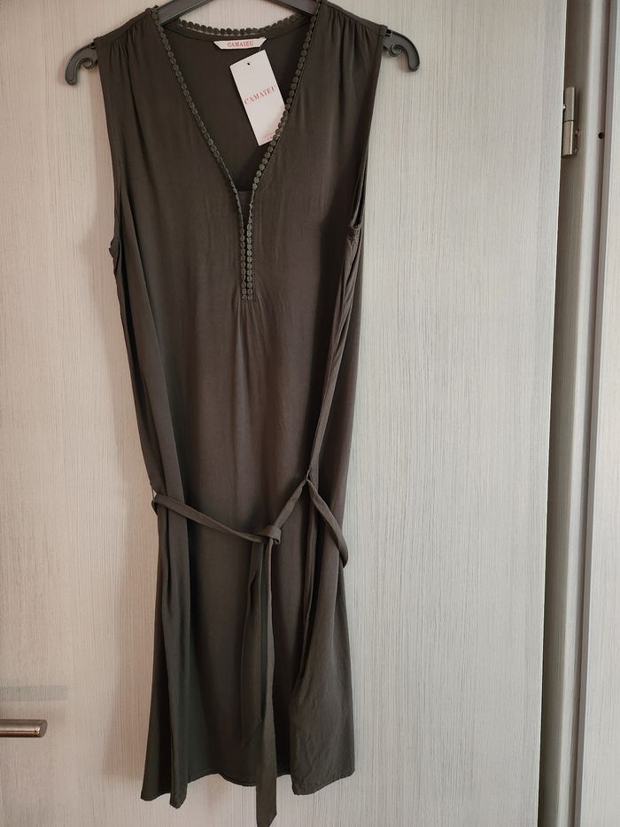 Robe kaki neuve Camaïeu  t.38 - photo numéro 3