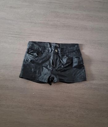 Short enduit noir