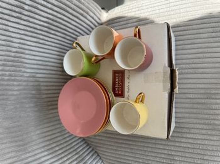 Ensemble tasses et sous-tasses en porcelaine fine Ambiance et Styles