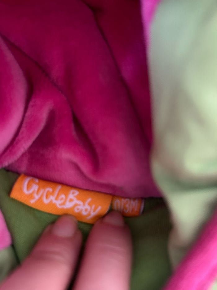 Très belle combinaison verte et rose 🥰 taille 0-3 mois cycle baby - photo numéro 3