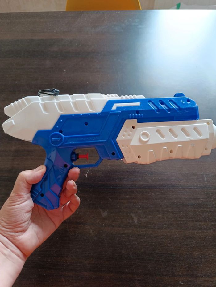 Pistolet à eau - photo numéro 2