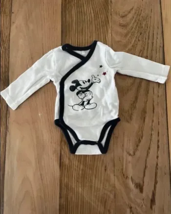 Body ouverture devant Mickey Mouse – Orchestra – naissance