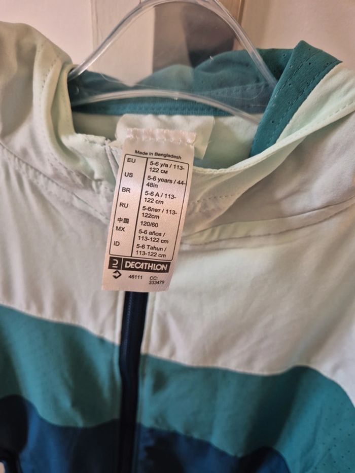 Coupe vent / veste légère decathlon 5-6 ans - photo numéro 3
