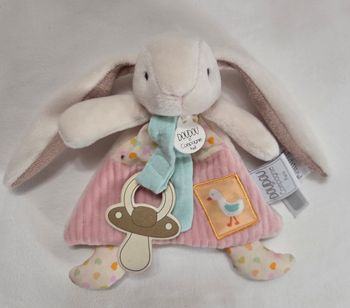 Doudou et compagnie Lapin Ciboulette plat attache tétine 