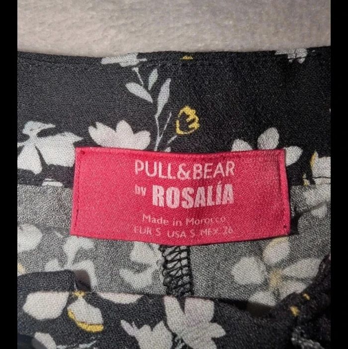 Magnifique short noir fleuri Pull & Bear Taille S - photo numéro 6