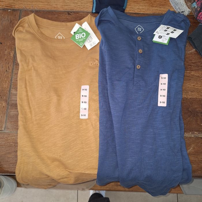 Lot 2 tee-shirt manches longues neuf tex 10ans - photo numéro 1