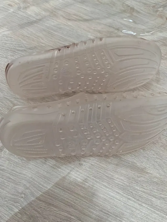 Chaussures de plage pointure 30 - photo numéro 3