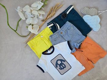 Shorts + 1  t-shirt offert taille 6 mois