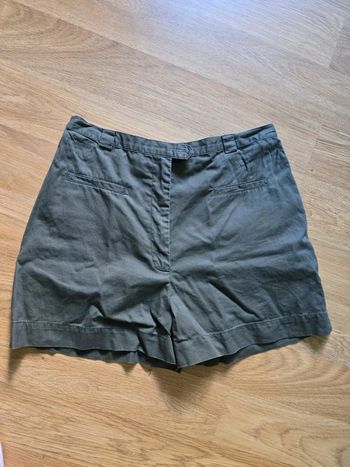 Short kaki