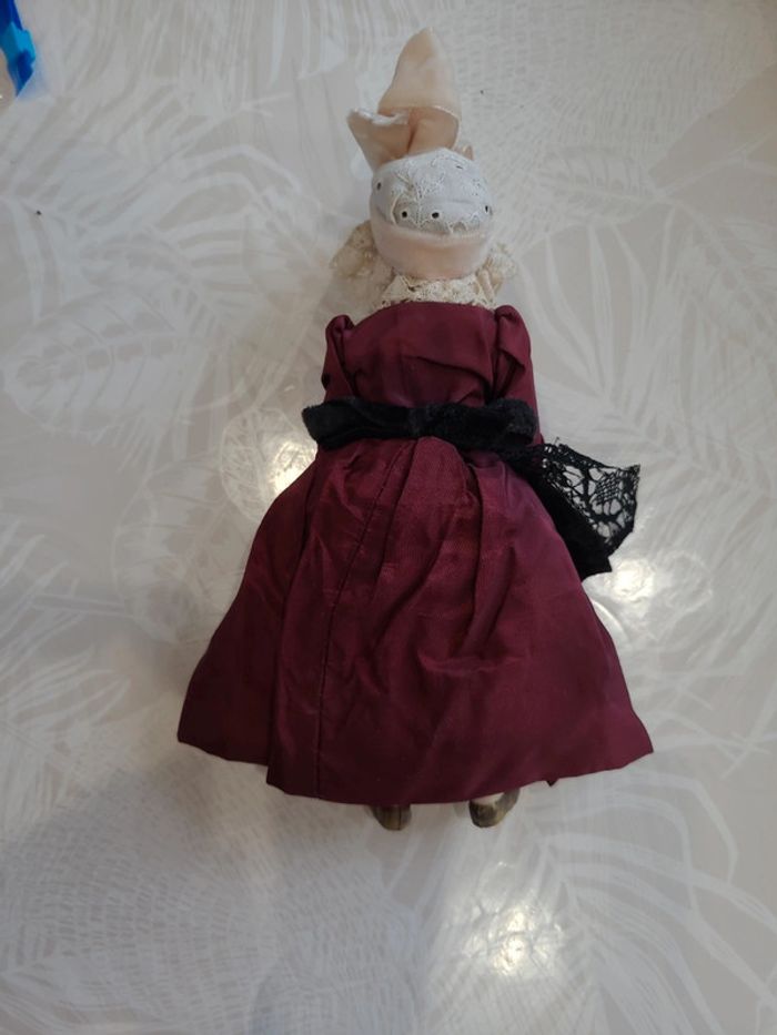 Dentellière Auvergnate avec son carreau - photo numéro 4