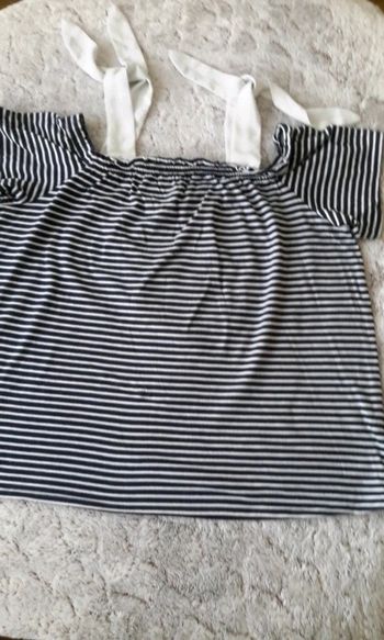 Haut à rayures avec rubans a nouer aux epaules