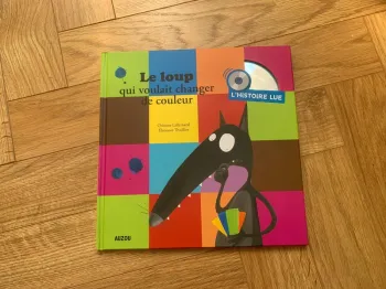 Livre CD audio grand album Auzou Le loup qui voulait changer de couleur