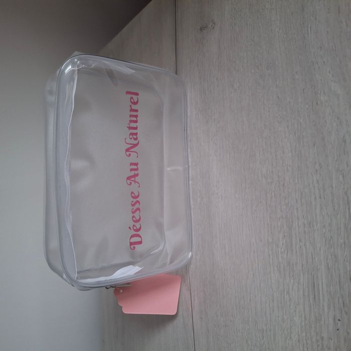 Trousse de toilette transparente avec inscription fuchsia pailletée - NEUF - Déesse au Naturel - photo numéro 6