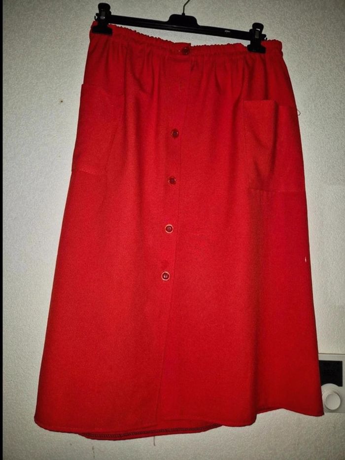 Tailleur rouge longue en excellente état taille 40