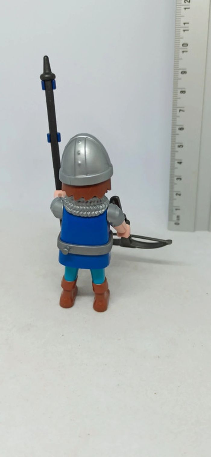 Homme chevalier avec drapeau et arbalète playmobil - photo numéro 2