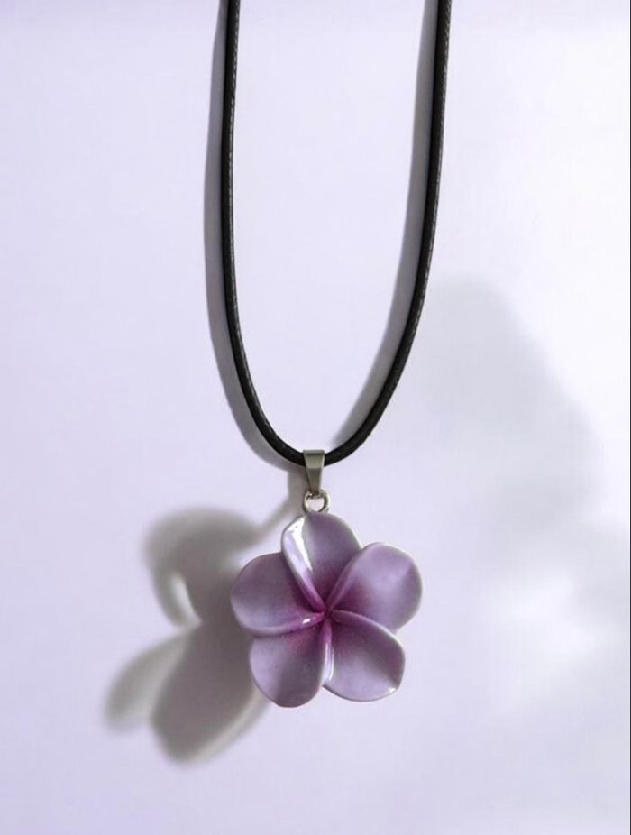 Collier avec pendentif fleur Hawaï monoi violette - photo numéro 1