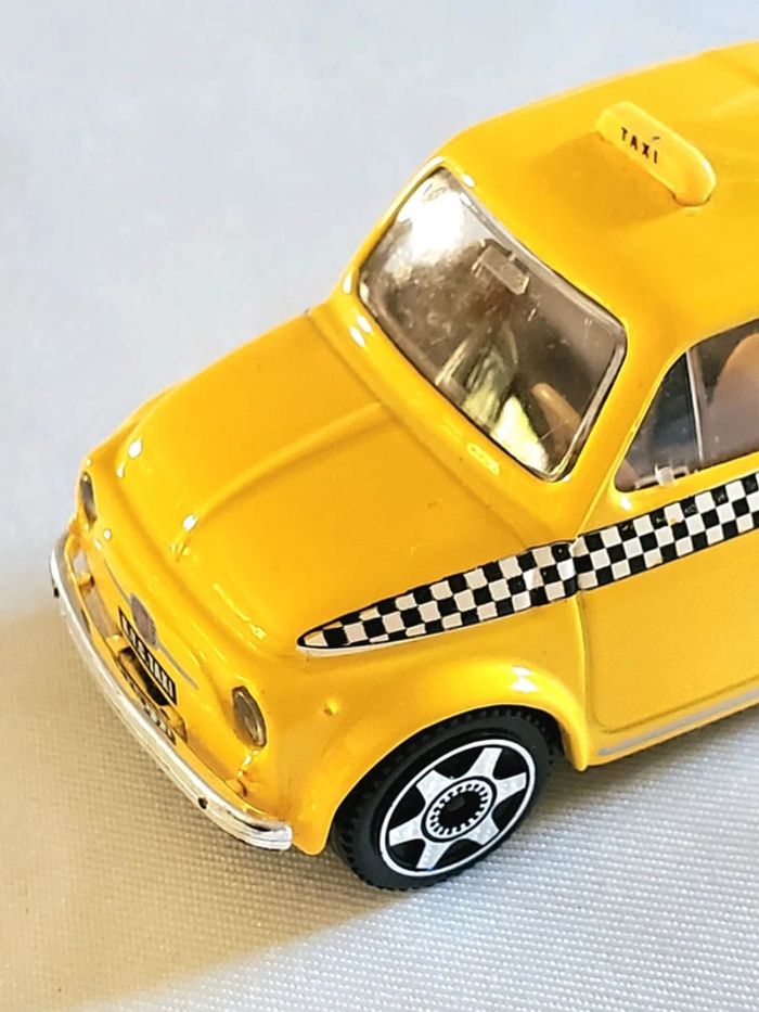Voiture miniature Bburago Fiat 500 Taxi jaune - photo numéro 8
