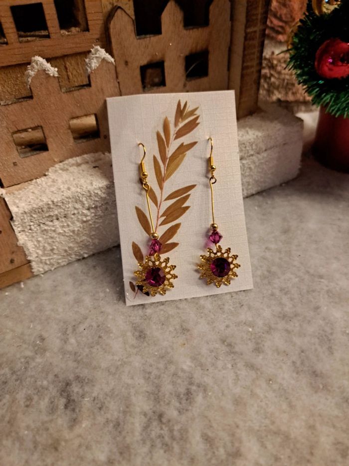 Boucles d'oreilles pendante doré et rose fushia - photo numéro 2