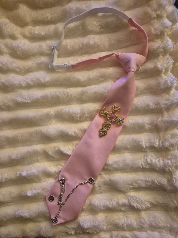 Cravate rose croix - photo numéro 4