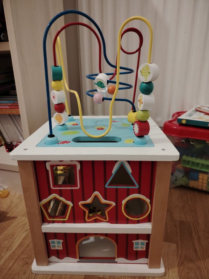 Grand cube d'activités