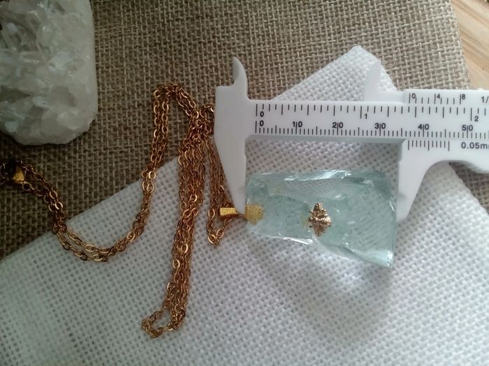 Collier pierre d'Aigue marine brute avec abeille - photo numéro 3