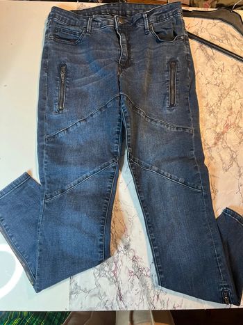 Jean bleu à fermeture jennyfer