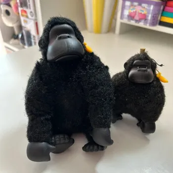 Lot 2 peluches singe magical murphy
